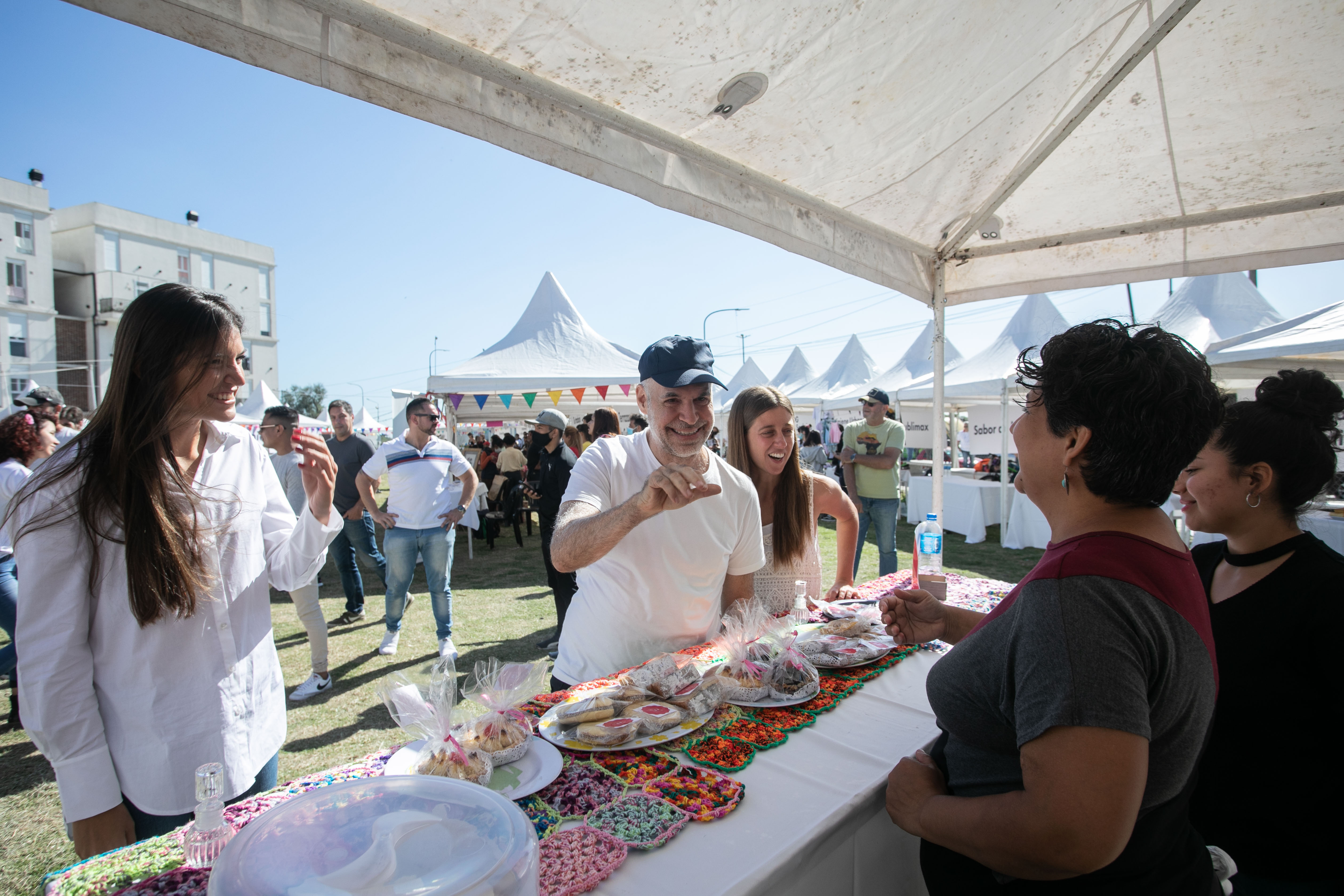 Rodríguez Larreta se reunió con vecinos de Villa Riachuelo y participó de “Mujeres con voz”