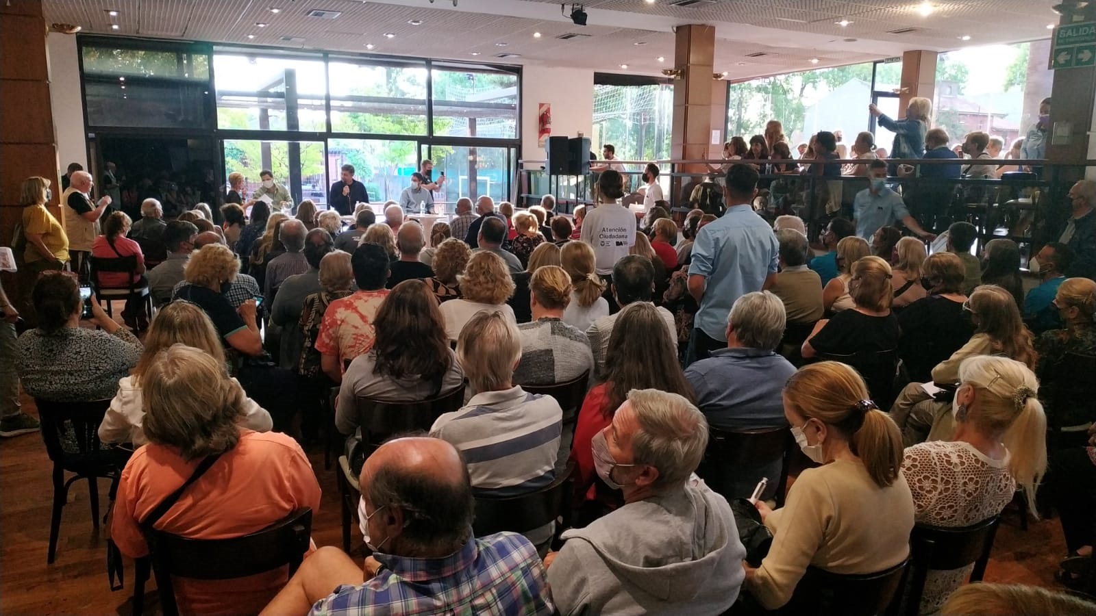 Reunión de vecinos y vecinas de Villa Devoto con Jorge Macri