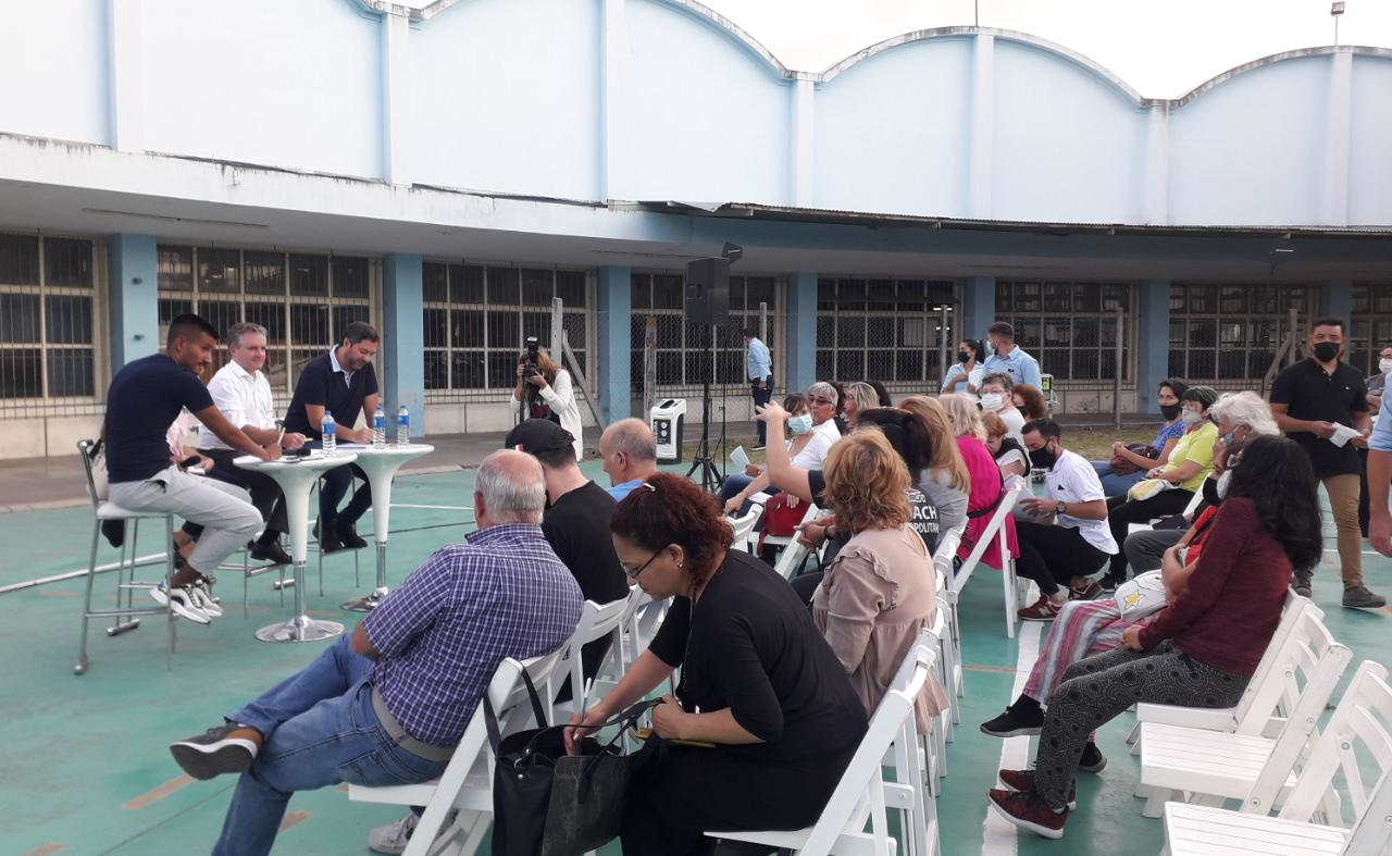 Reunión de vecinos y vecinas de Monte Castro con Marcelo D'Alessandro