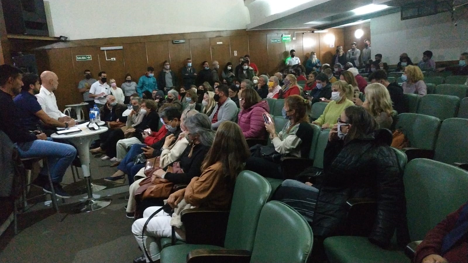 Reunión de vecinos y vecinas de San Nicolás con Horacio