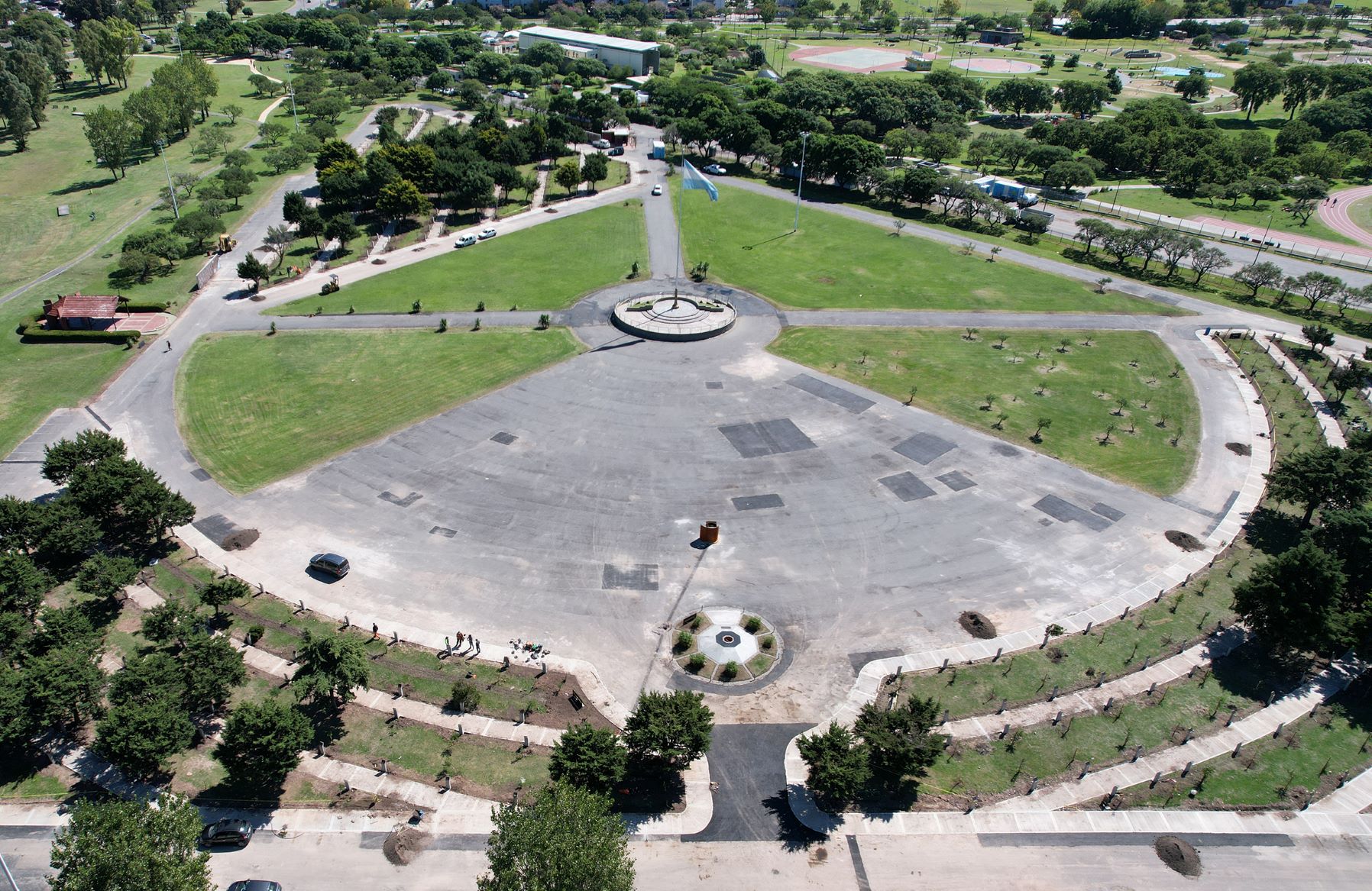 En honor a los caídos, la Ciudad puso en valor el Paseo de las Malvinas con 649 nuevos monolitos