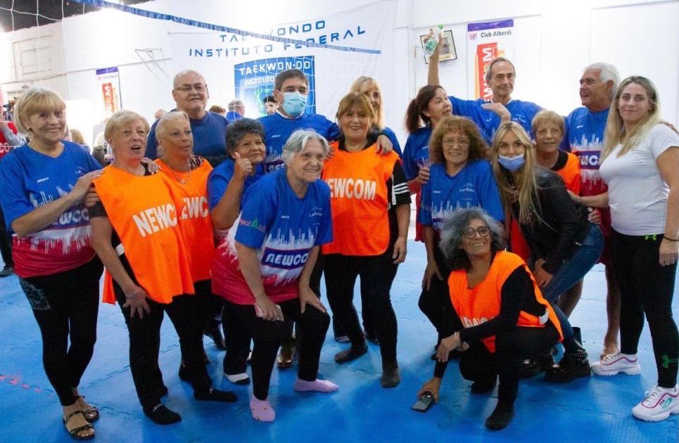 “Estamos cerca tuyo”: una iniciativa para la atención directa de las personas mayores en las Comunas