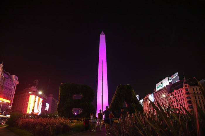 Así se iluminó el Obelisco por la clasificación del primer equipo argentino de esports 9z al mundial del videojuego Counter Strike