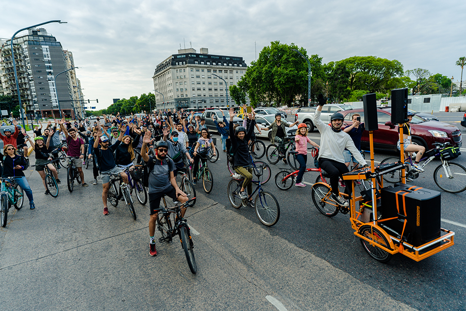 Disfrutá de un recorrido en bici musicalizado por la Bici Naranjita
