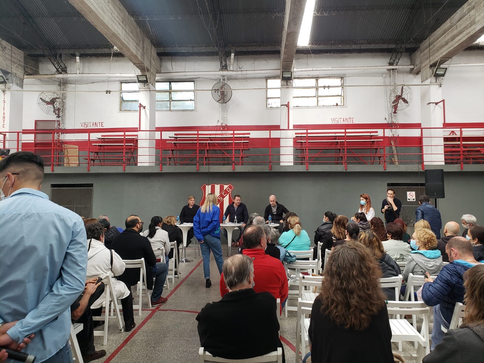 Reunión de vecinos y vecinas de La Paternal con Horacio