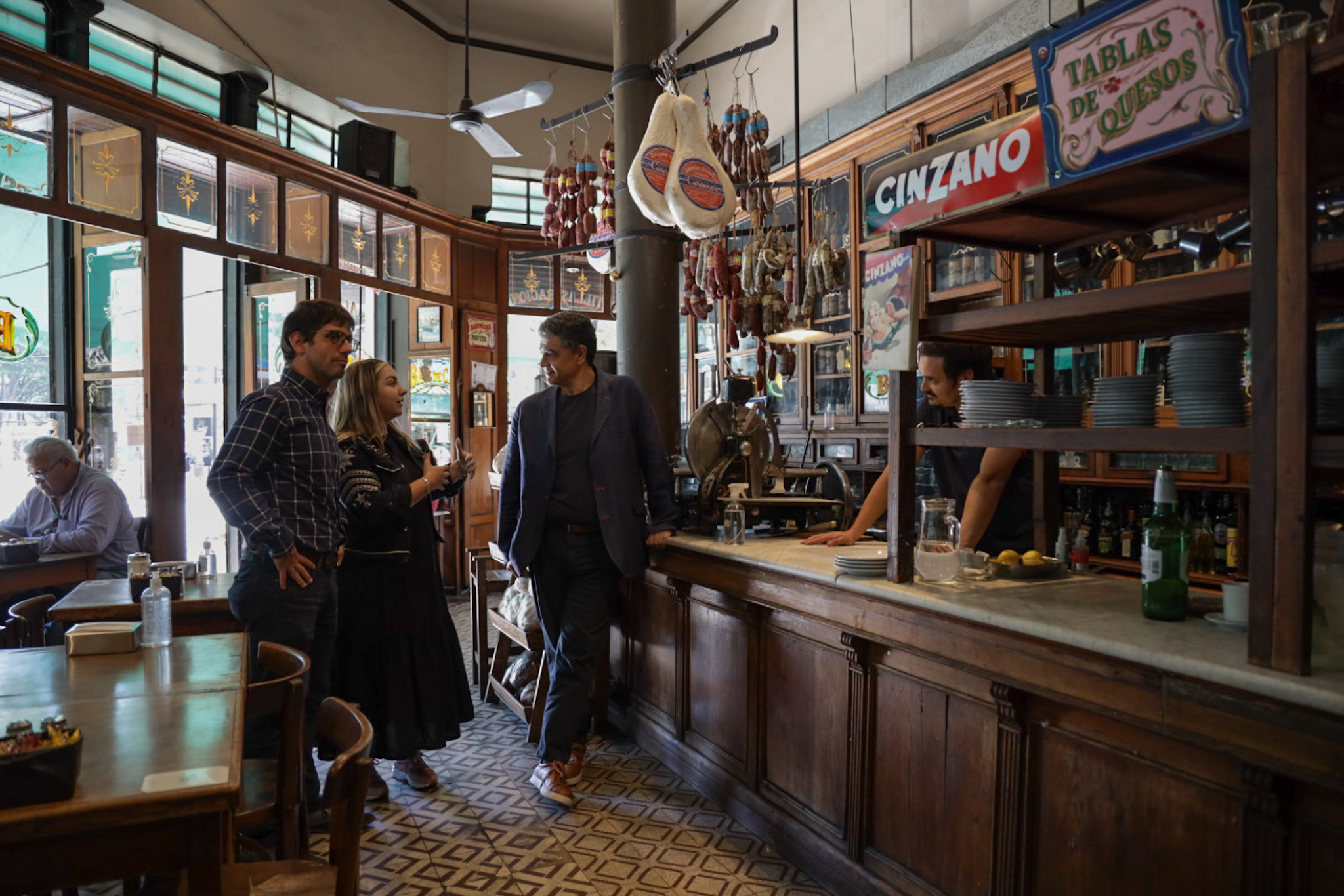 Jorge Macri visitó bodegones de la ciudad