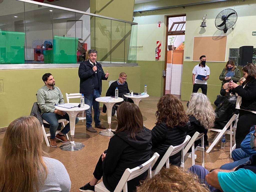 Una reunión de vecinos y vecinas de Villa del Parque con Jorge Macri