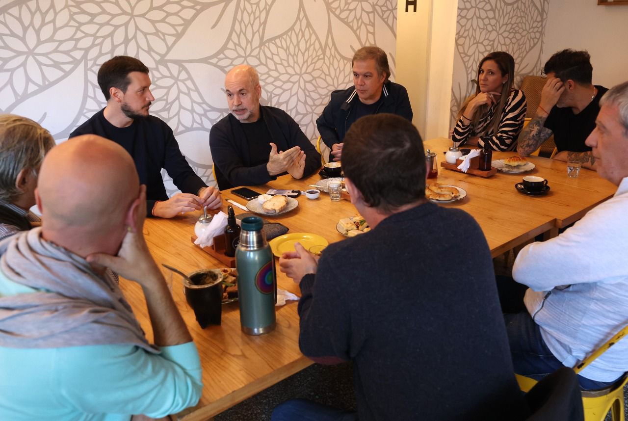 Rodríguez Larreta se reunió con vecinos de Caballito y visitó el programa Soltate en Plaza Irlanda