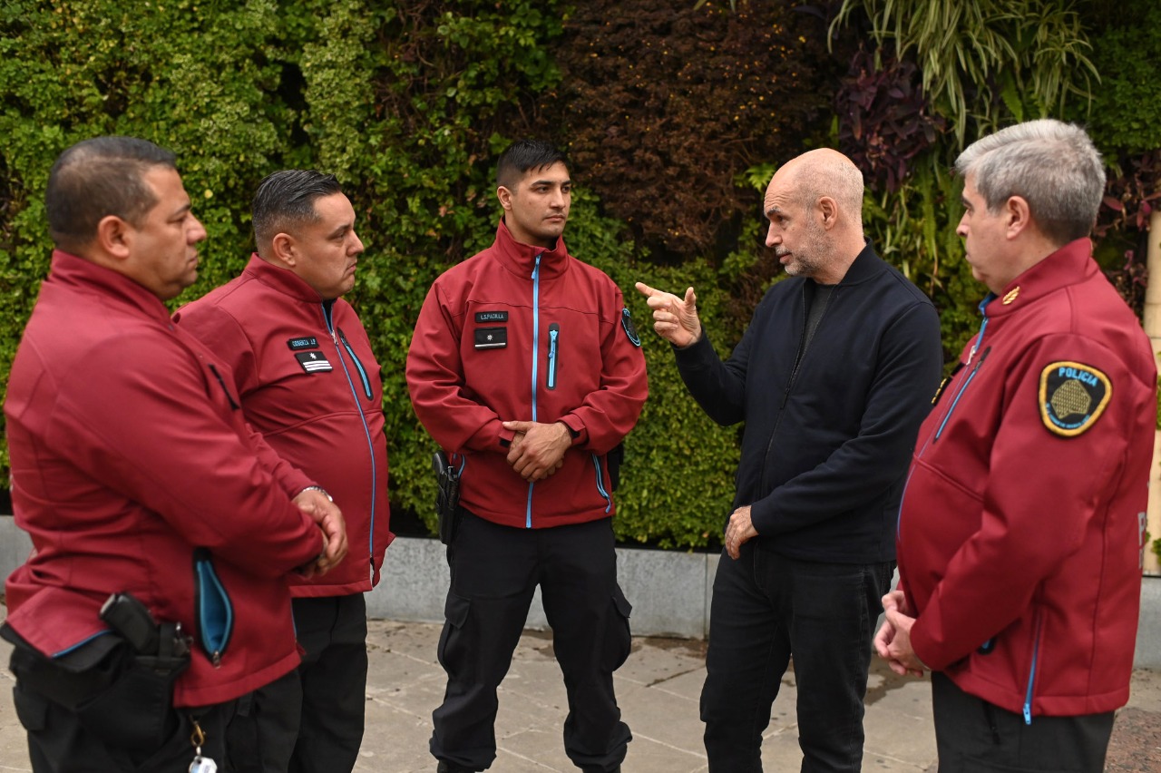 Rodríguez Larreta reconoció a tres policías que lideraron un operativo de rescate en San Telmo 