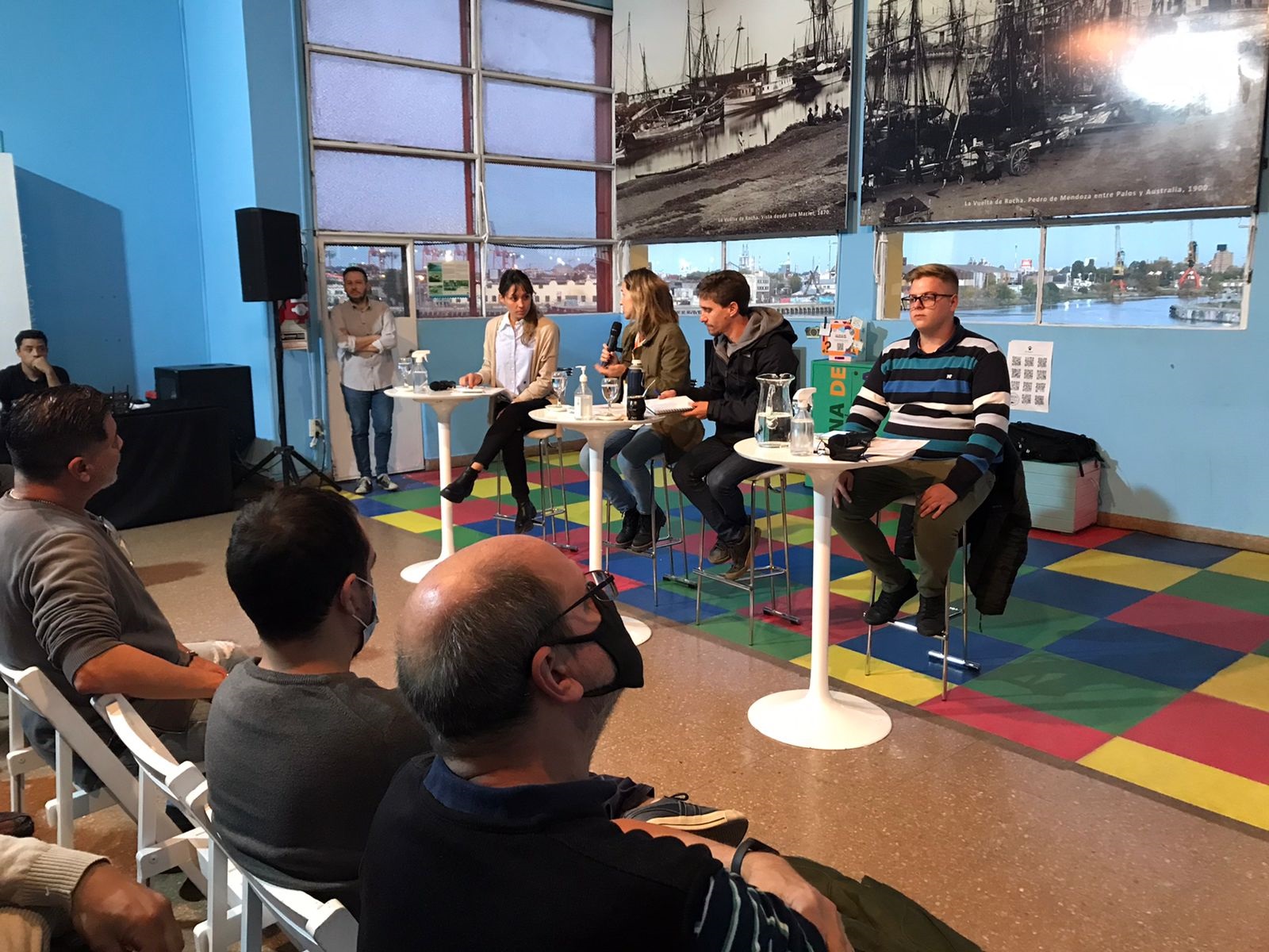 Reunión de vecinos y vecinas de La Boca con Clara Muzzio