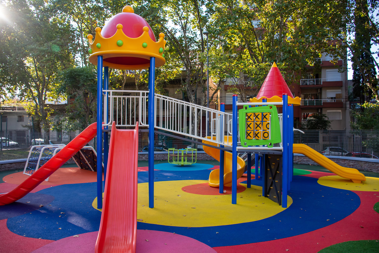 Los patios de juegos de la Plaza Velasco Ibarra ya se encuentran renovados