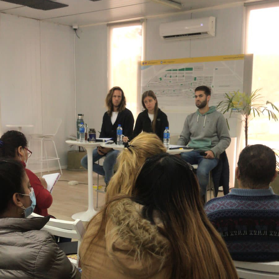 Reunión de vecinos y vecinas de Barrio 31 con María Migliore
