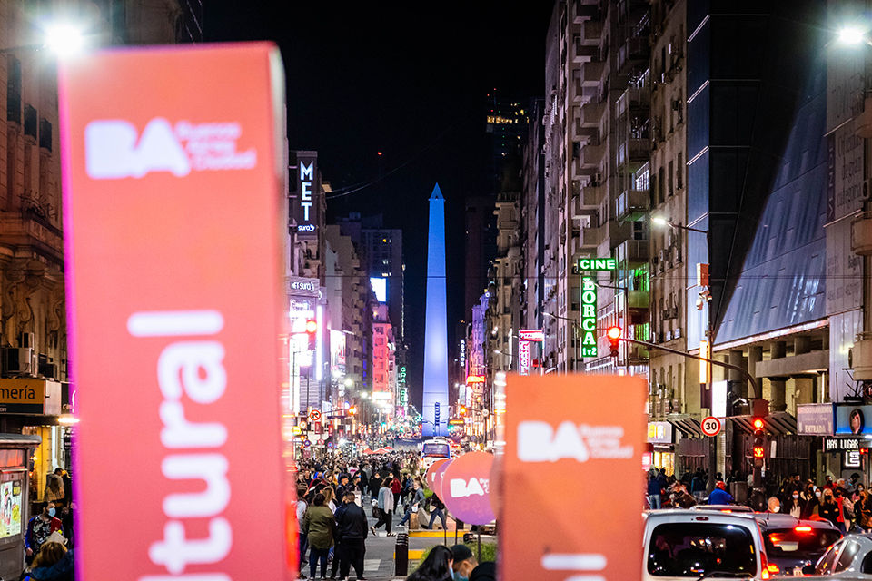 Disfrutá de un finde increíble en Calle Corrientes!