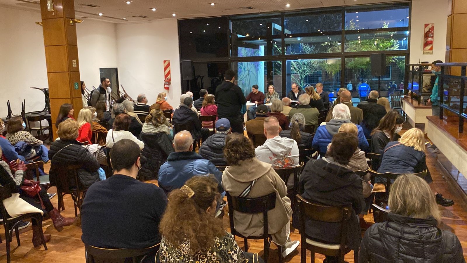 Reunión de vecinos y vecinas de Villa Devoto con Clara Muzzio