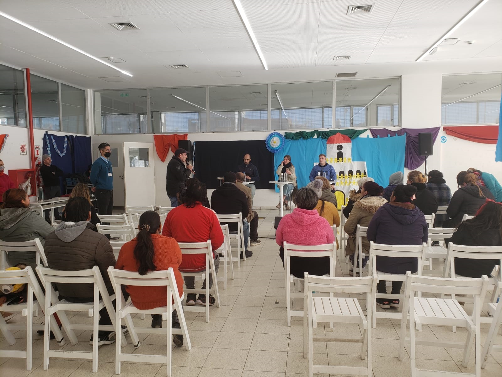 Reunión de vecinos y vecinas de Barrio 20 con María Migliore