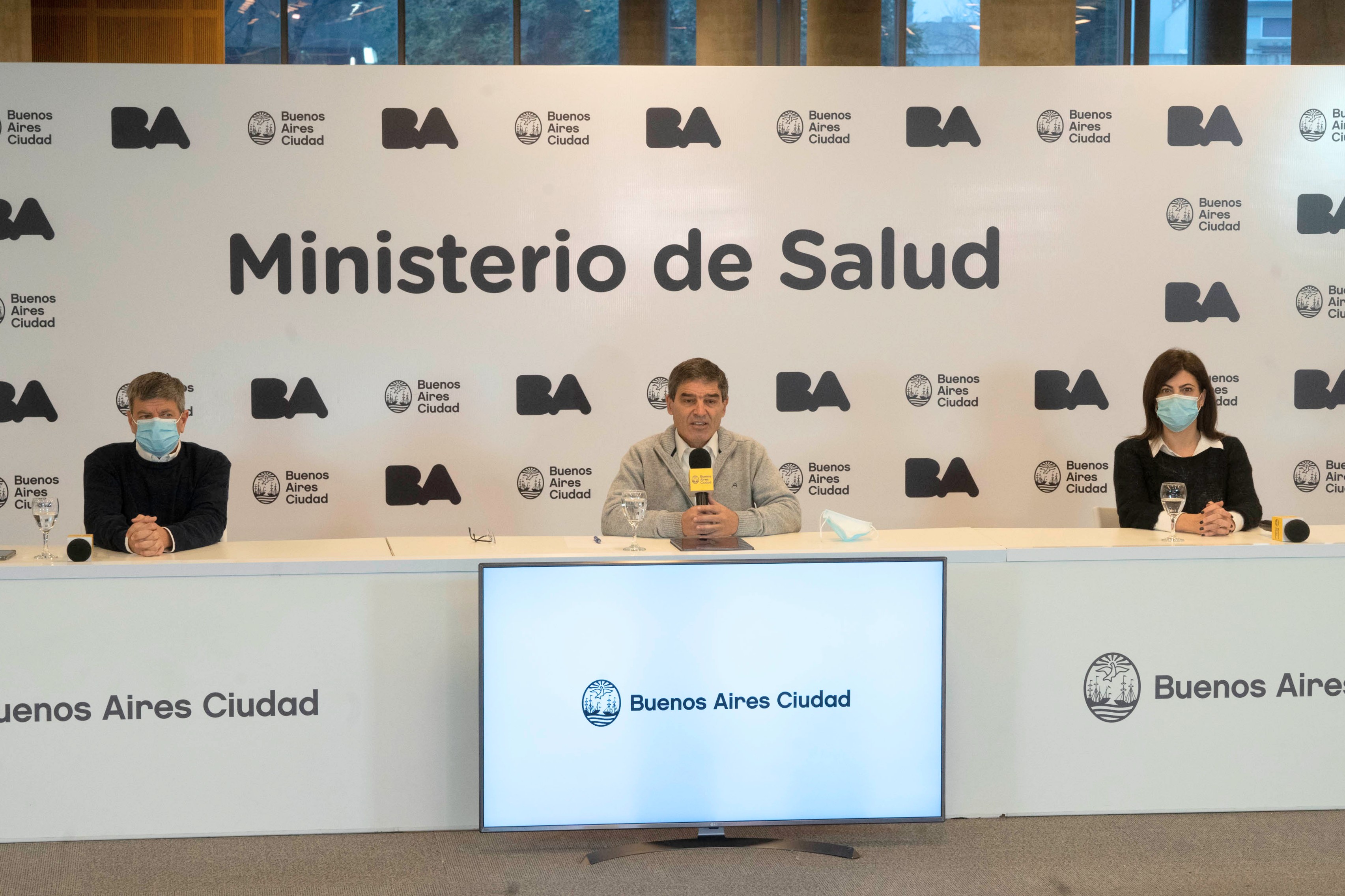 Quirós: “Seguimos recomendando el uso del tapaboca en los interiores”