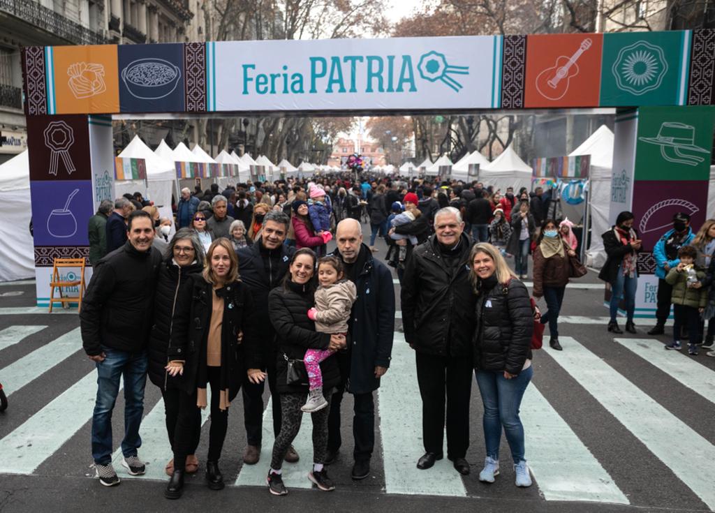 Horacio Rodríguez Larreta recorrió la Feria Patria en Avenida de Mayo