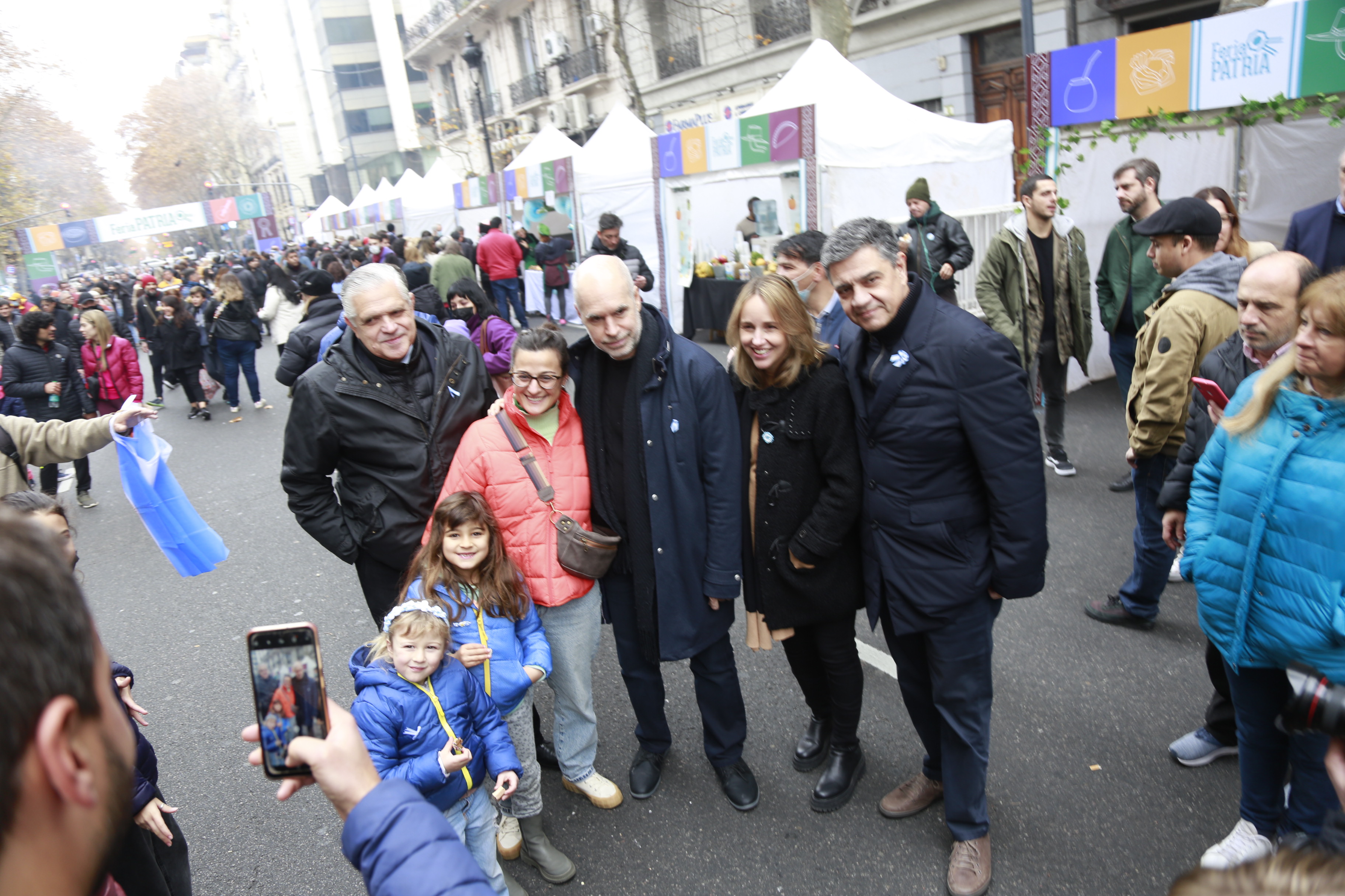 Fotogalería: más de 15.000 vecinos y vecinas disfrutaron de la Feria Patria en Avenida de Mayo