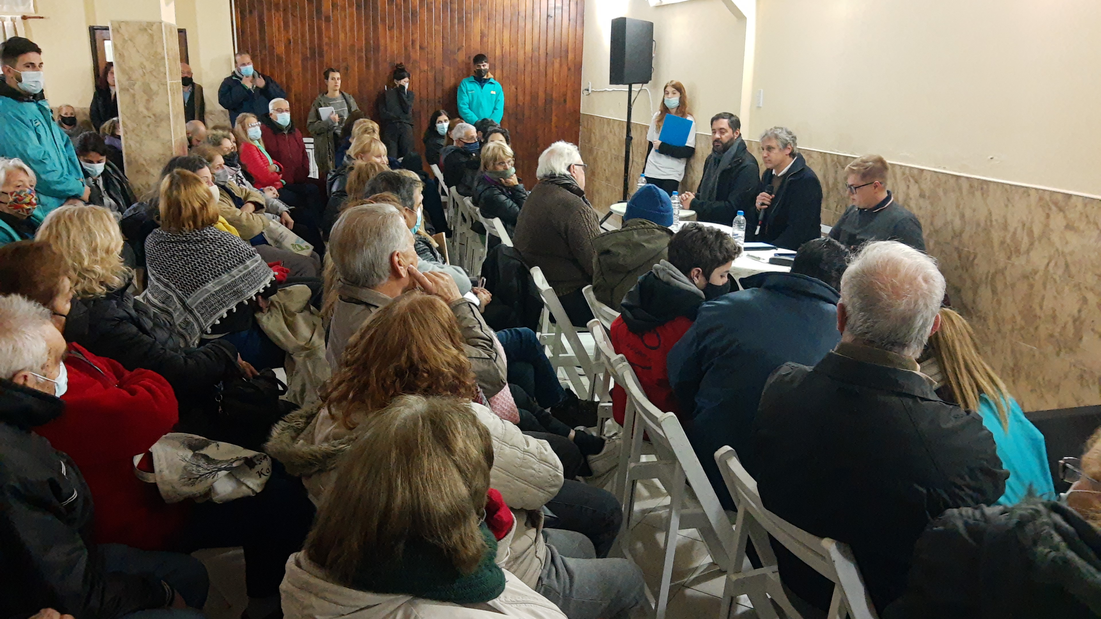 Reunión de vecinos y vecinas de Villa Luro con Felipe