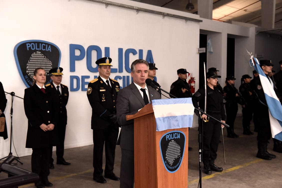 D’Alessandro encabezó con la Policía de la Ciudad un acto por el 206° Aniversario de la Declaración de la Independencia