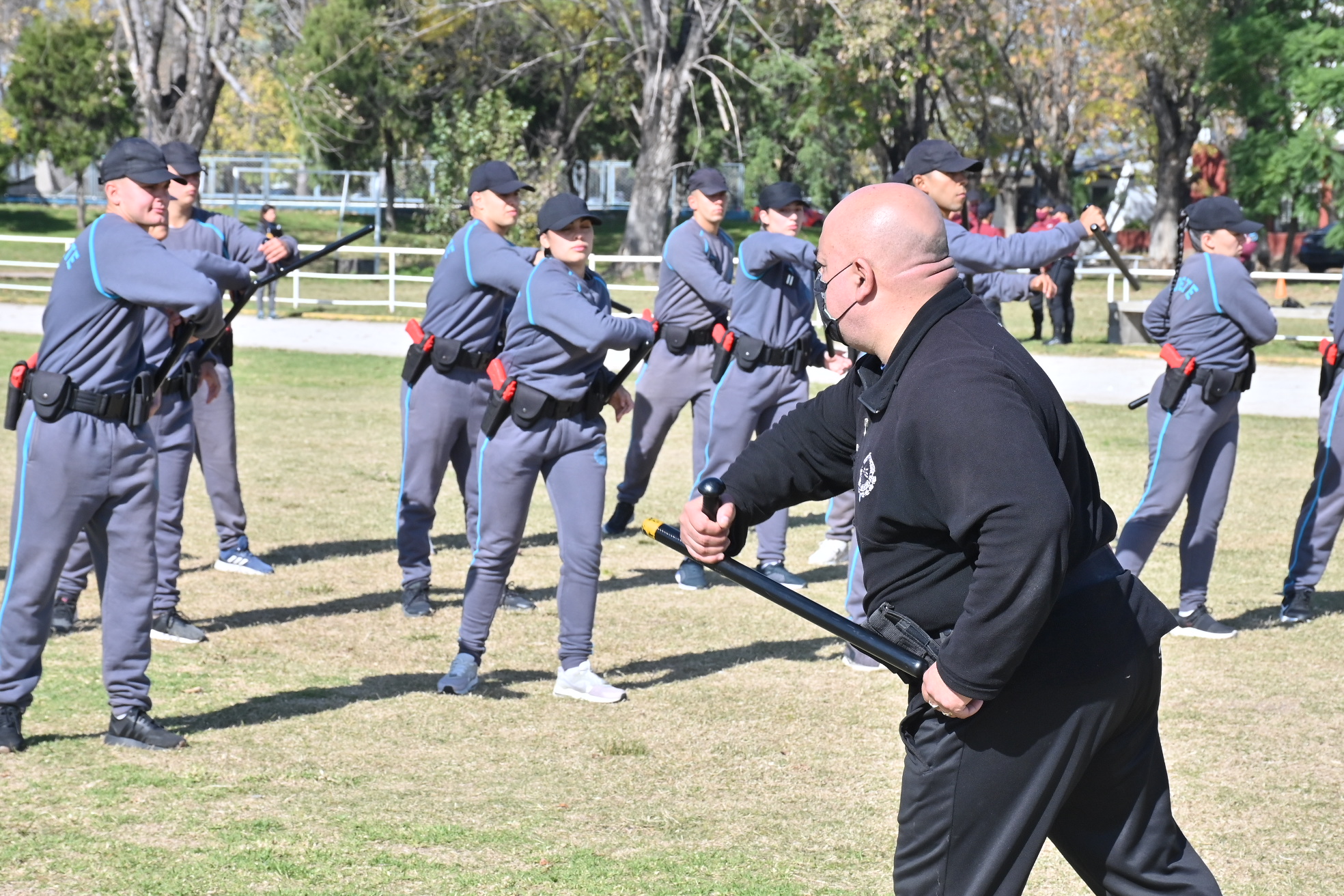 Defensa personal, tiro y simuladores de manejo: cómo se entrenan los agentes