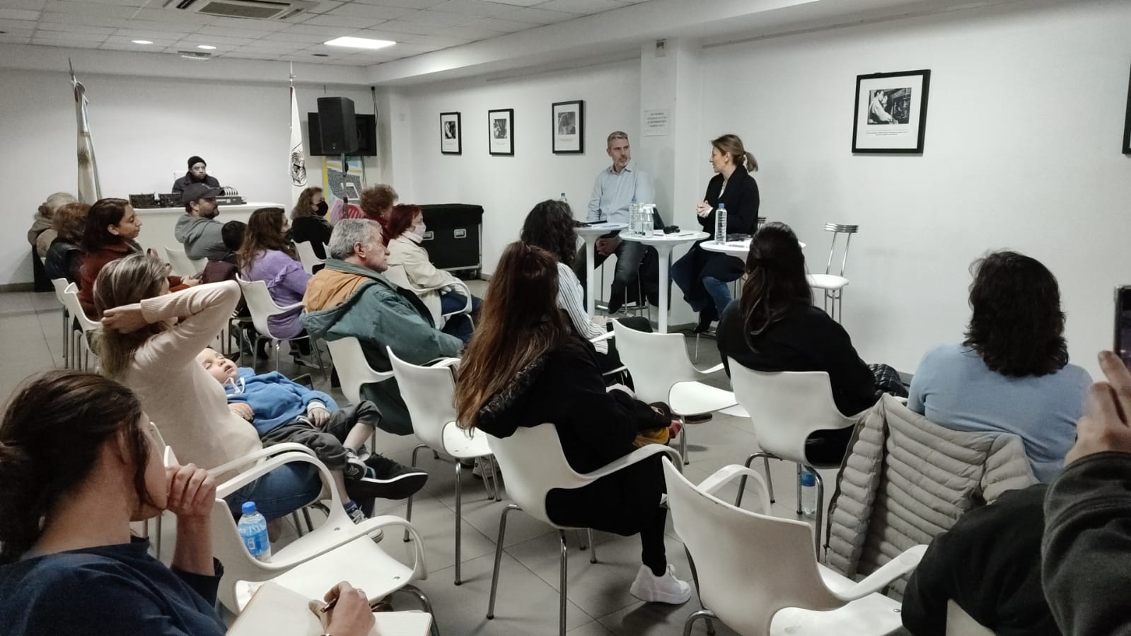 Hablamos sobre educación con Soledad Acuña con vecinos y vecinas de Nuñez