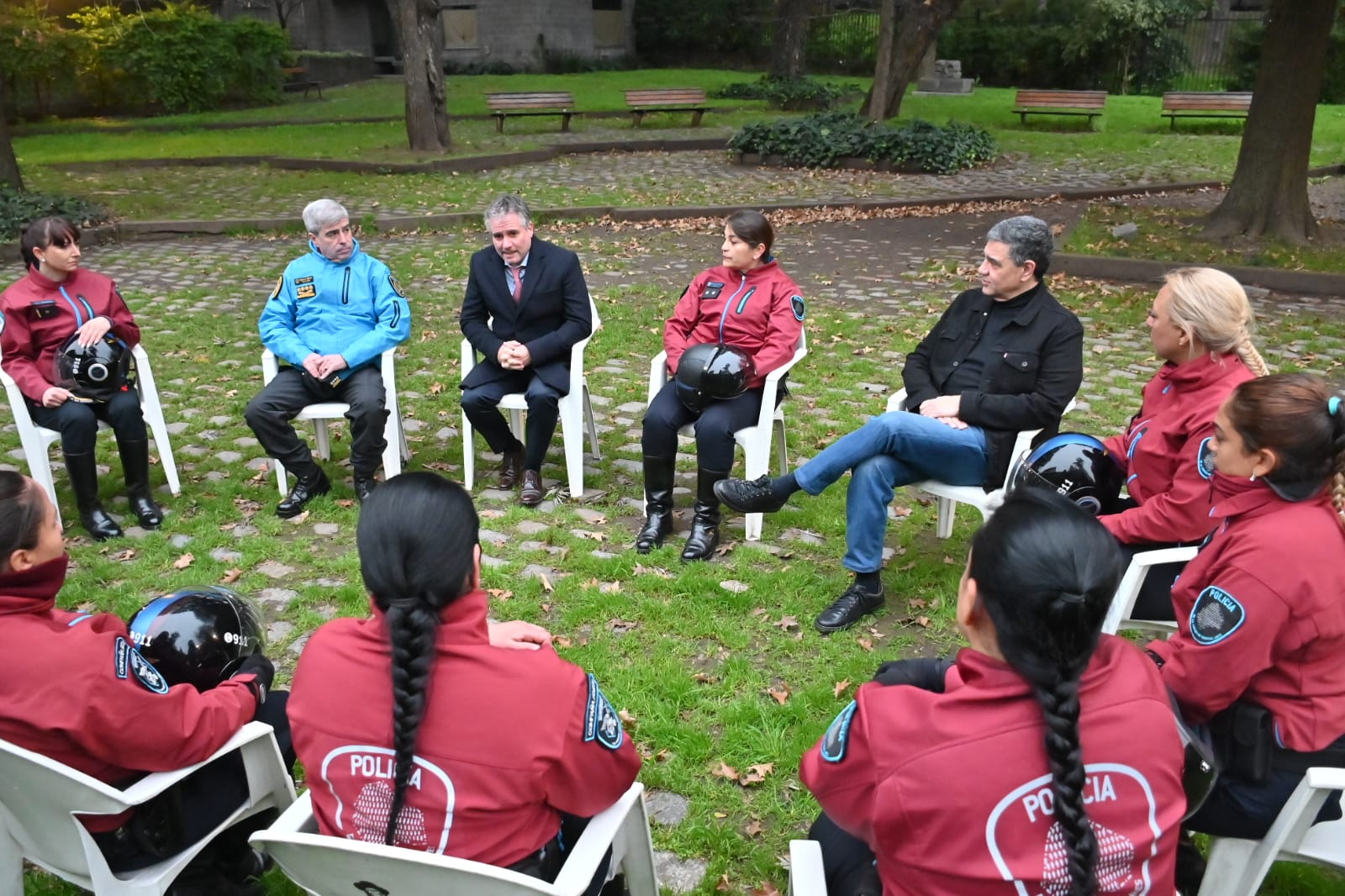 D’Alessandro intercambió opiniones con integrantes de la Unidad Motorizada Femenina