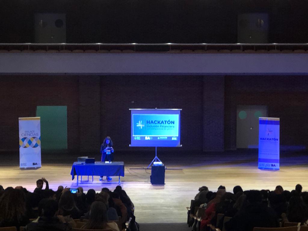 Educación Financiera: Escuelas de la Ciudad participaron de un hackatón para resolver problemas reales de inclusión