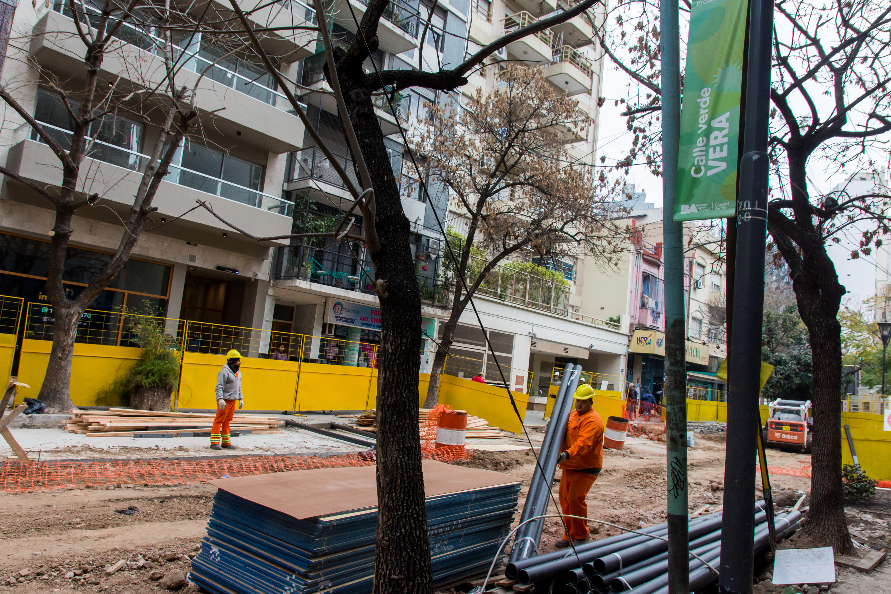 Comenzaron los trabajos para transformar la calle Vera, en un lugar más verde, confortable y seguro