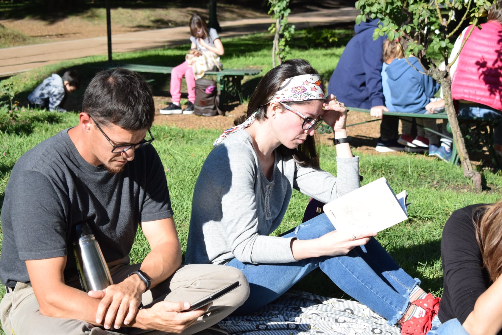 Celebramos el Día del Lector leyendo al aire libre