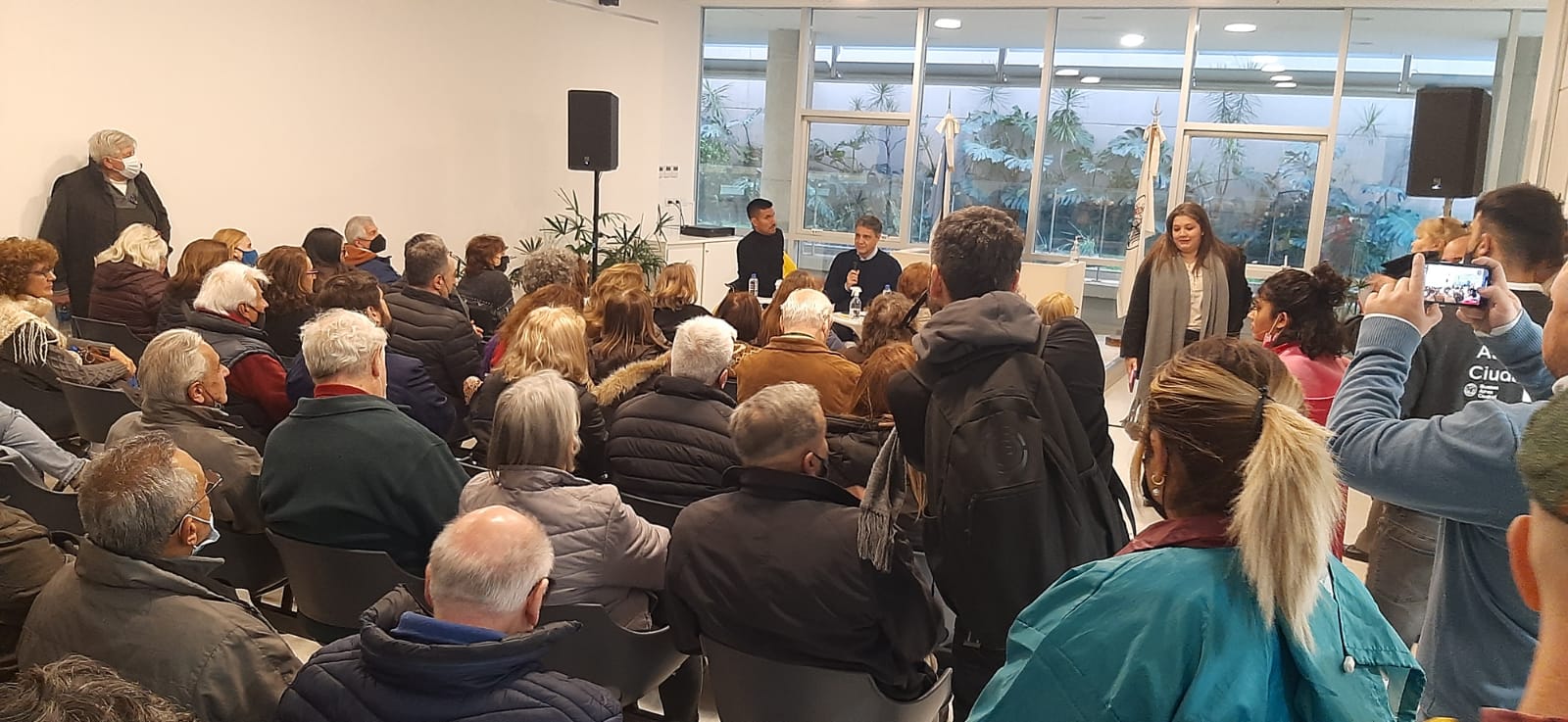 Reunión de vecinos y vecinas de Coghlan con Jorge Macri
