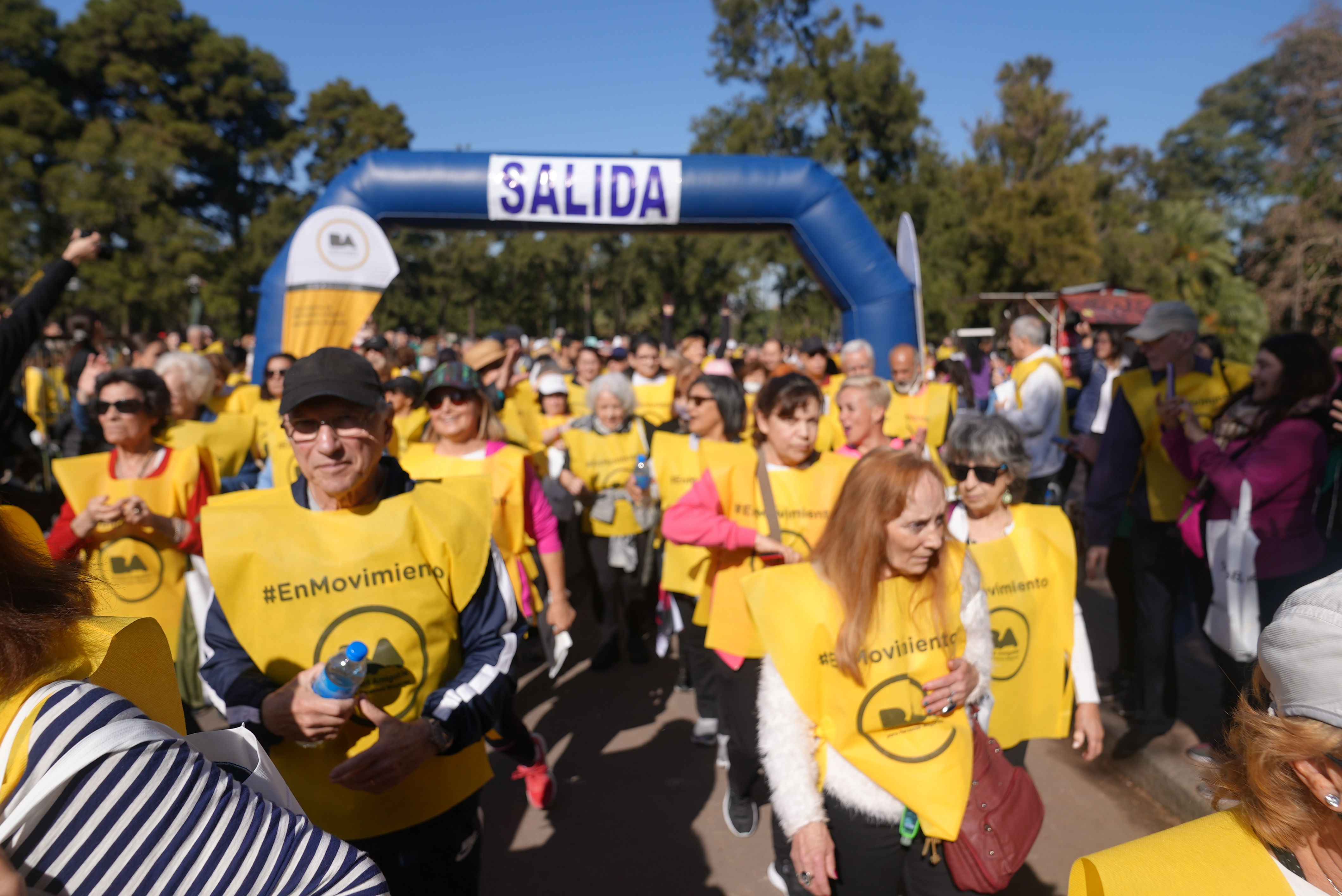 Más de 600 personas mayores recorrieron el Rosedal de Palermo junto a sus familias