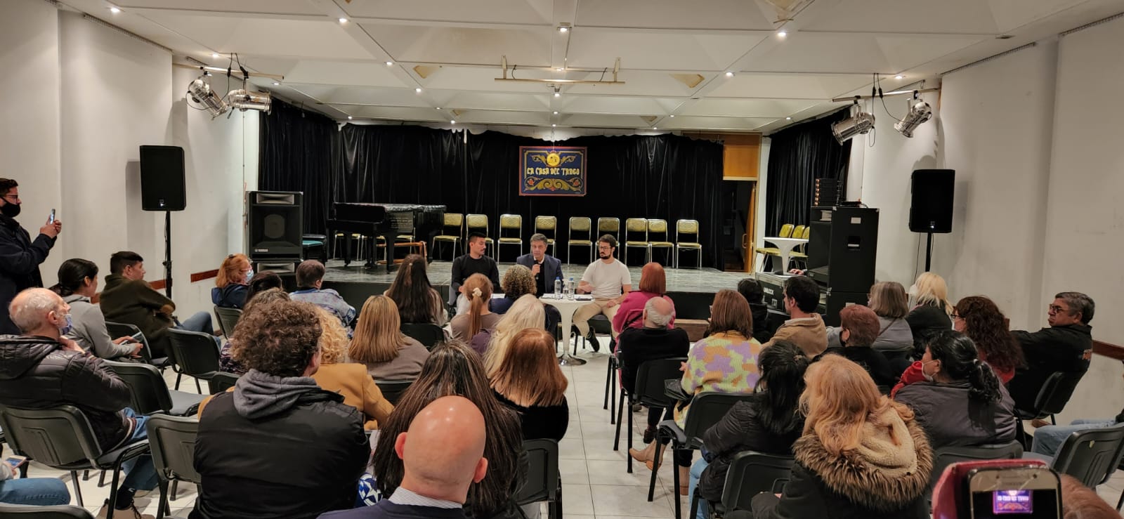 Reunión de vecinos y vecinas de Almagro con Jorge Macri