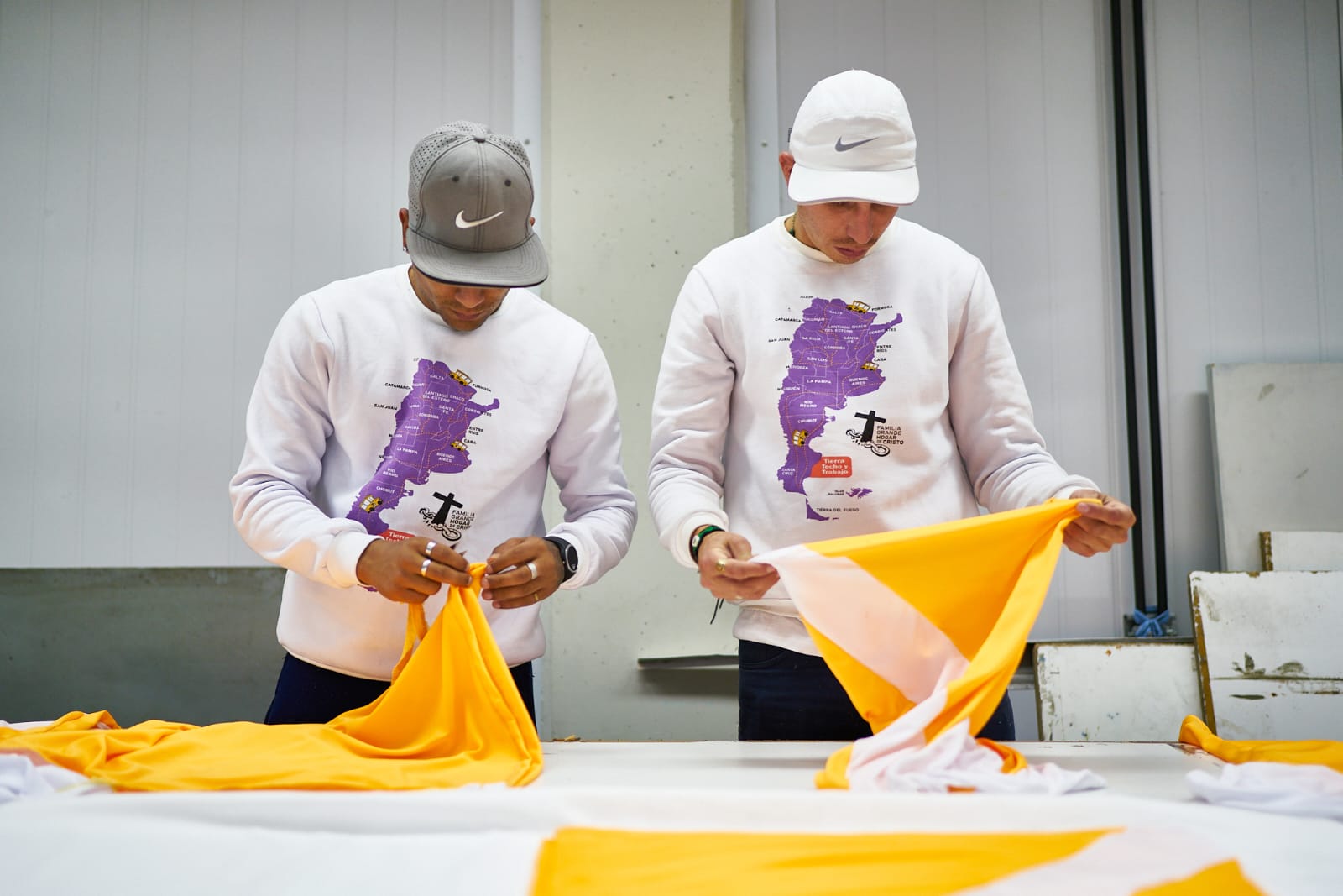 La cooperativa que emplea a personas en situación de calle y fabricó las mantas del Operativo Frío