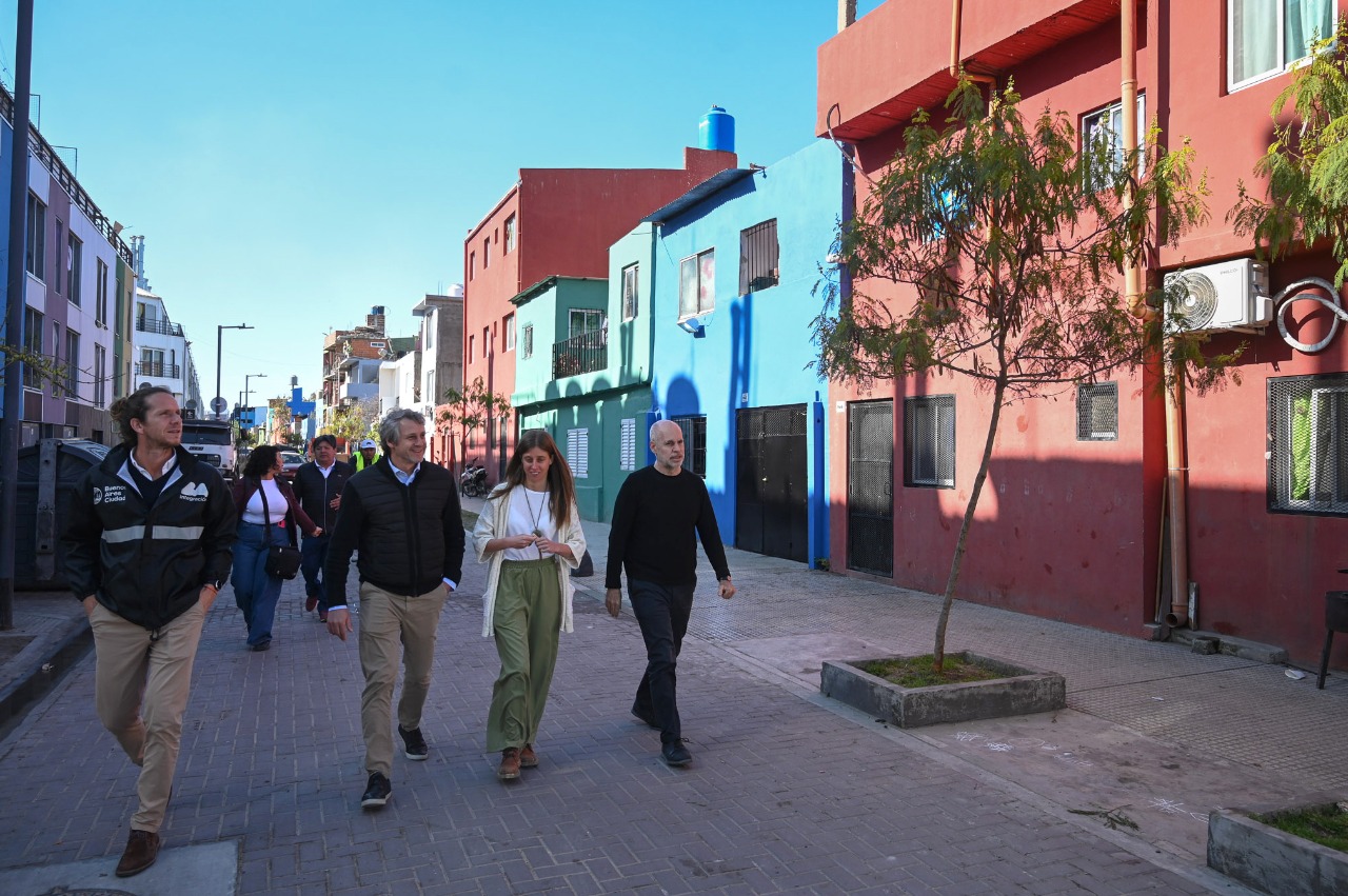 Vecinos del Barrio Mugica realizaron trabajos en las fachadas de 1.100 viviendas