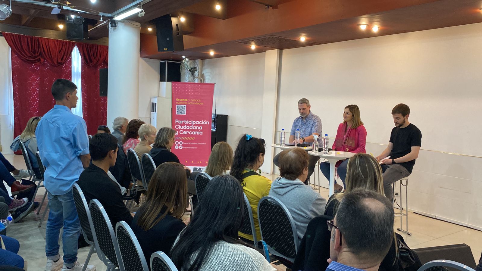 Reunión de vecinos y vecinas de Parque Chacabuco con Soledad Acuña