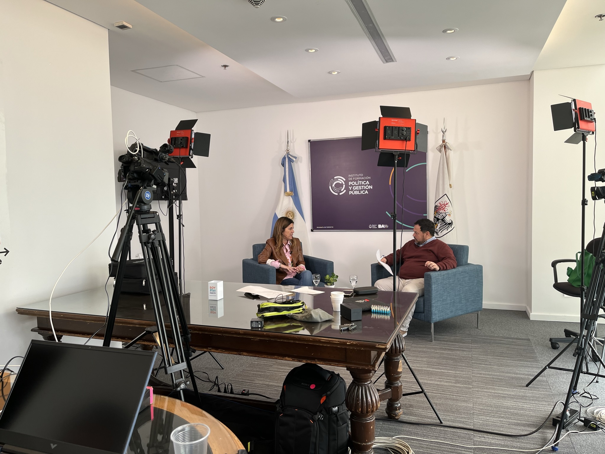 ¡Nuevas charlas, nuevos invitados! Representantes del pueblo El poder legislativo, presente y futuro