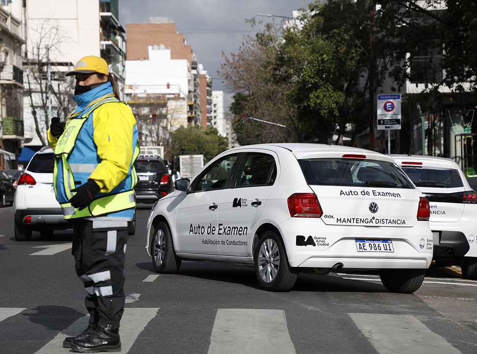 Licencias de conducir: los vecinos ya pueden solicitar su primer carnet en Caballito y Balvanera 