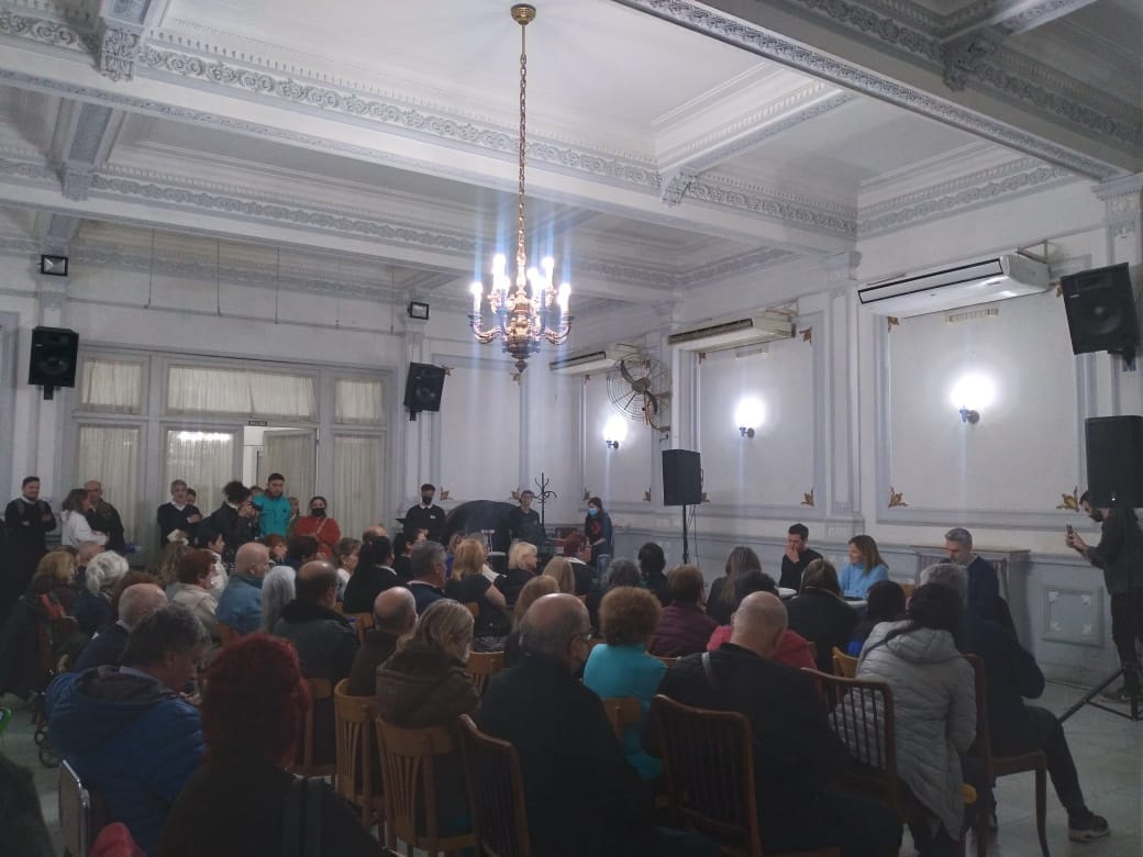 Reunión de vecinos y vecinas de Flores con Soledad Acuña