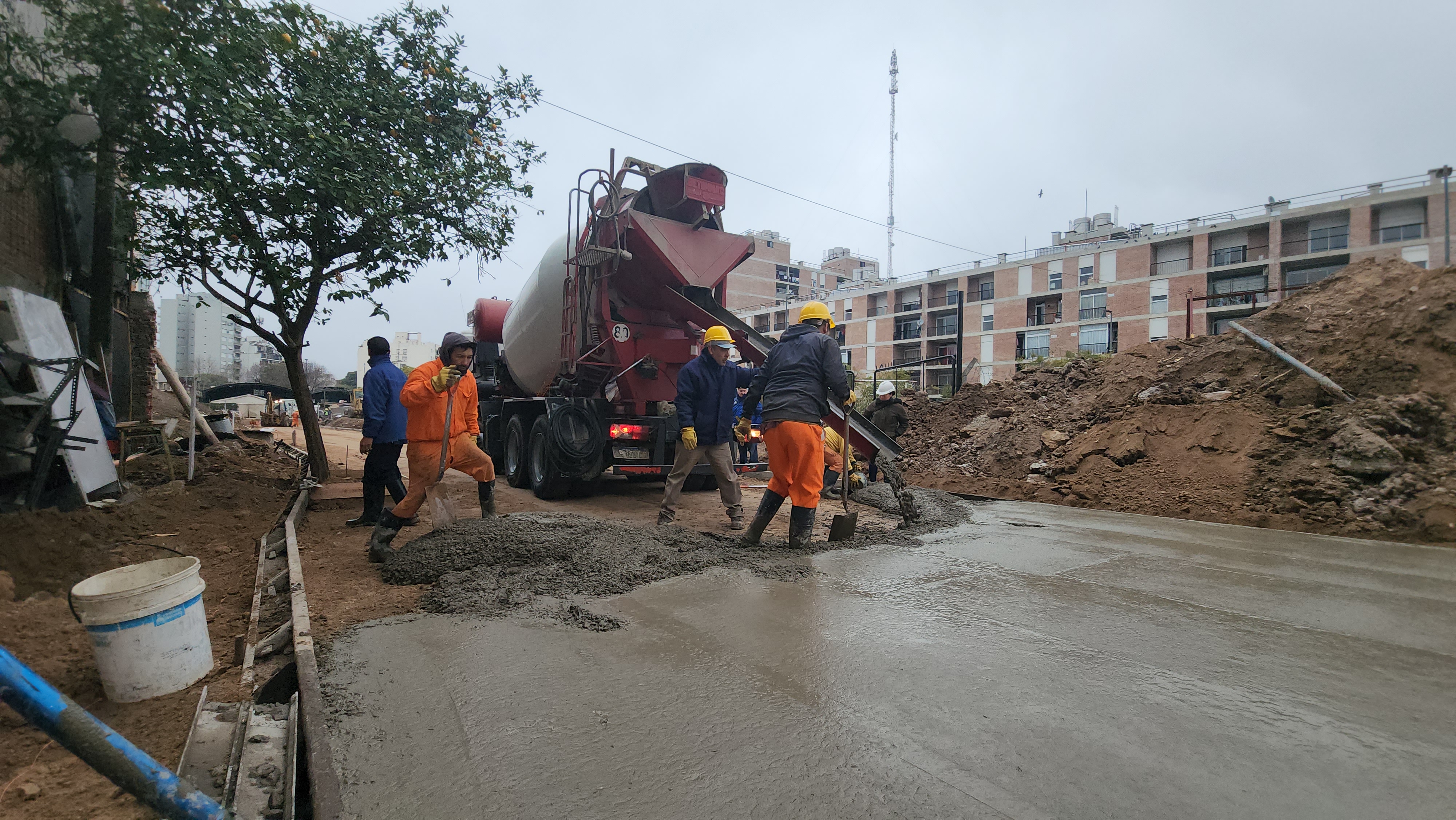 Nuevas viviendas y más servicios para cinco barrios populares de la Ciudad