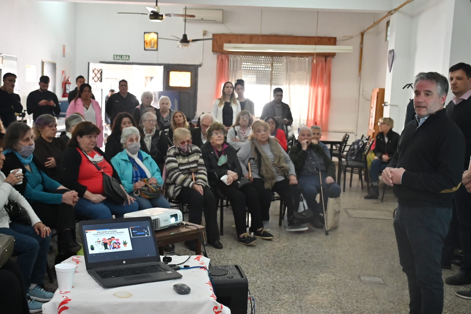 D'Alessandro encabezó una capacitación sobre prevención de los ciberdelitos para adultos mayores