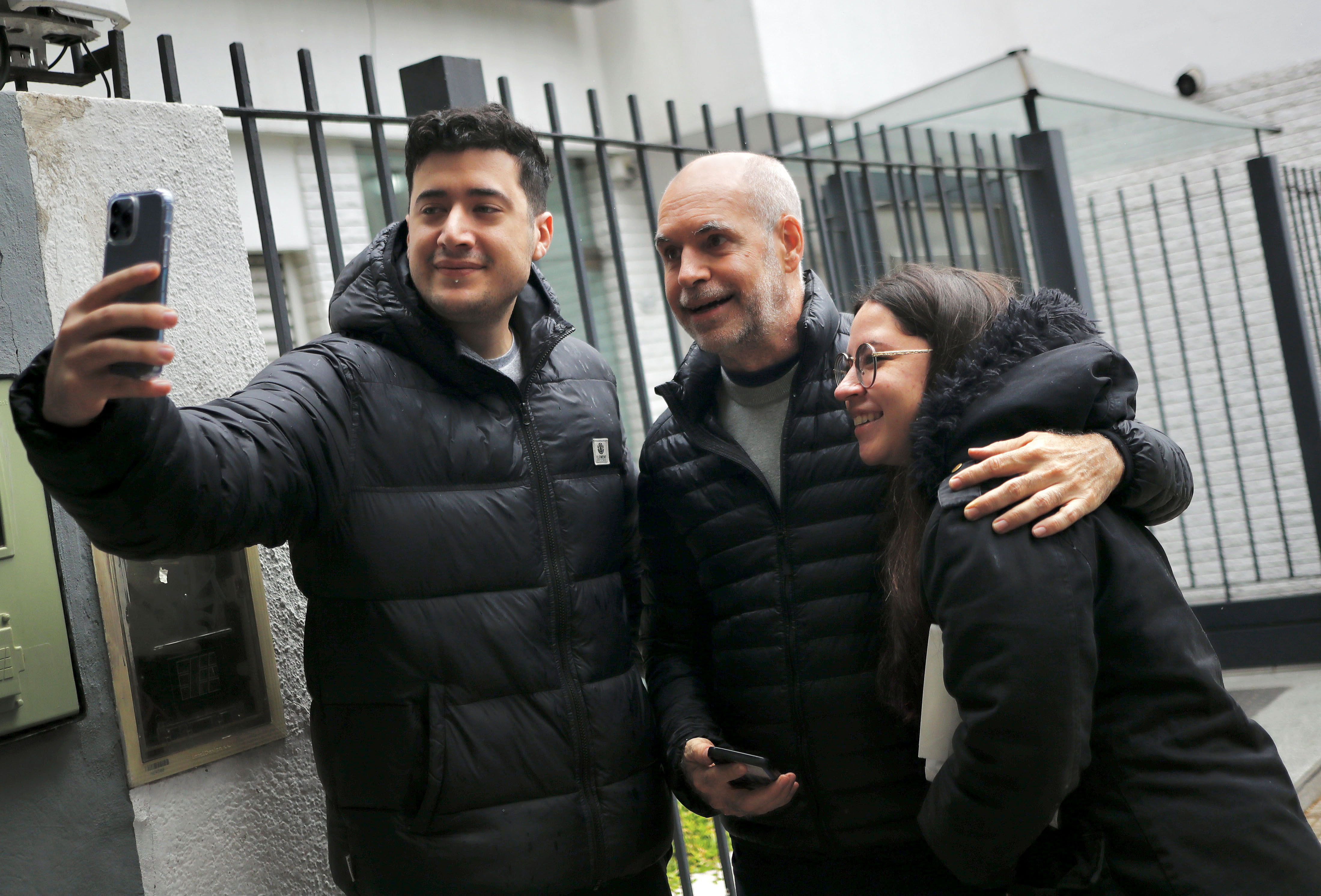 Rodríguez Larreta compartió un café con vecinos de Villa Devoto