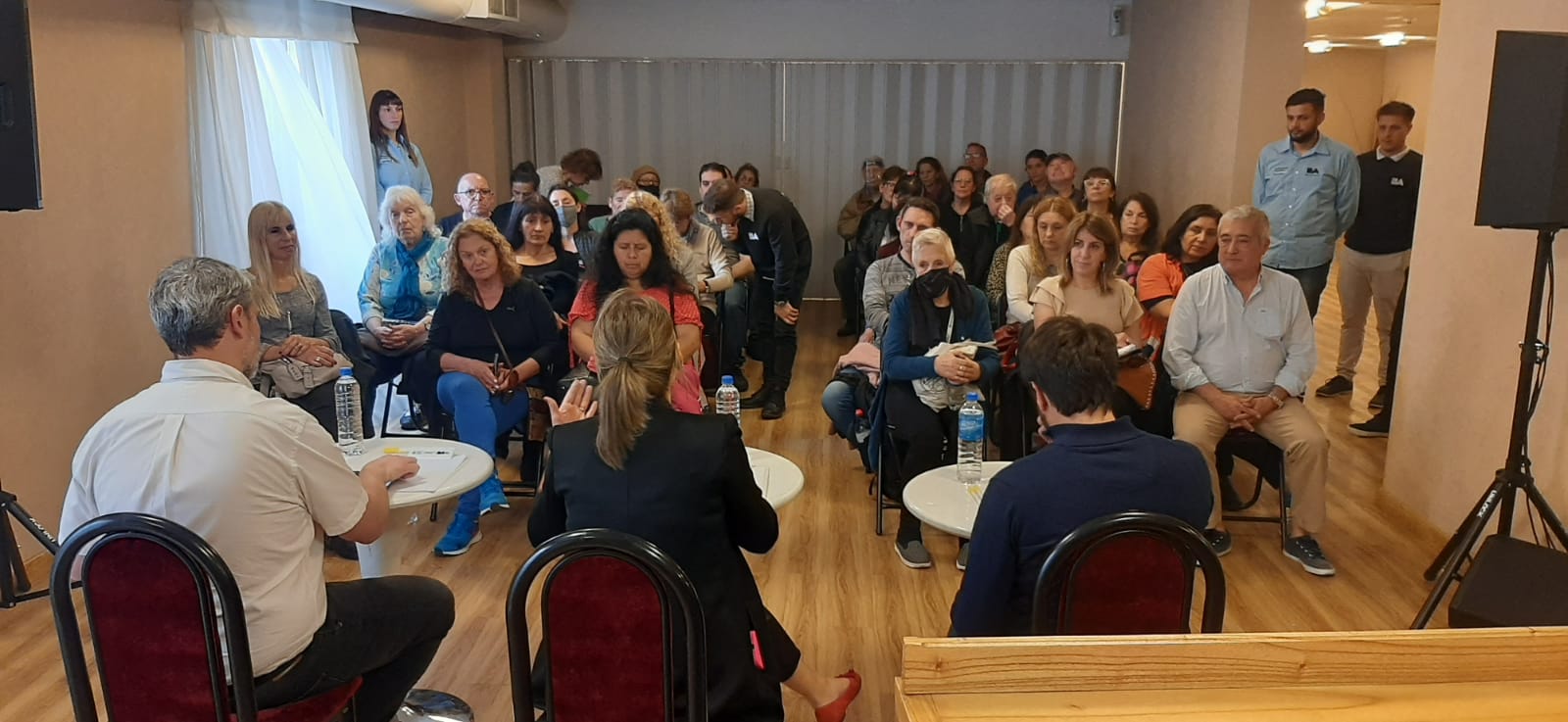 Reunión de vecinos y vecinas de Constitución con Soledad Acuña