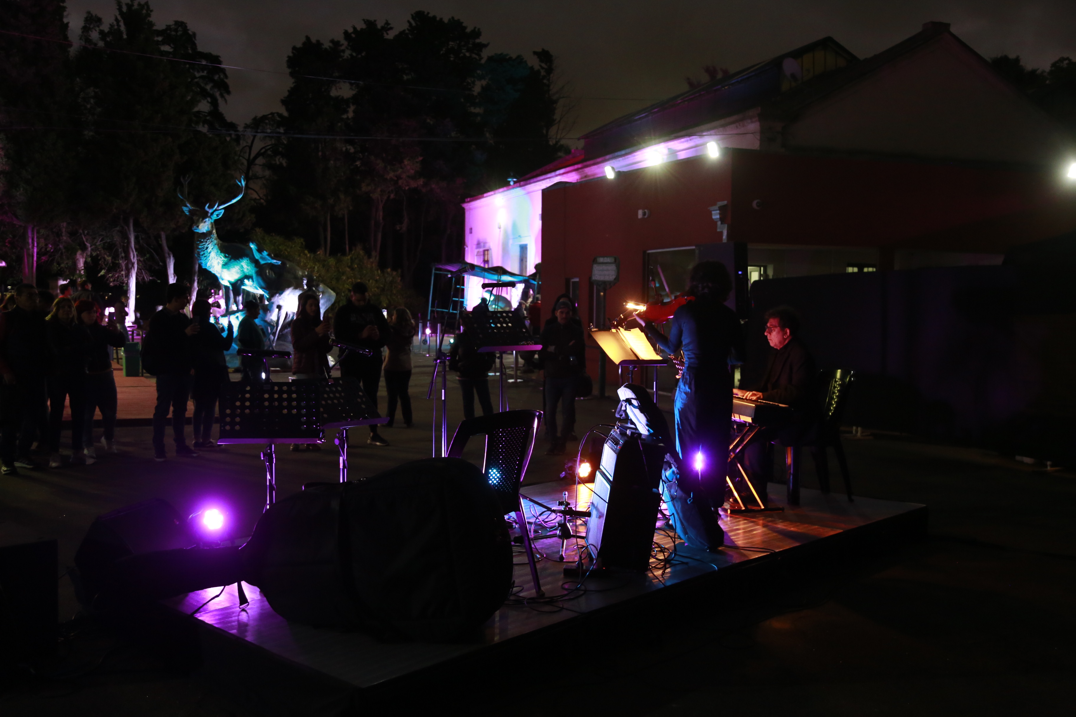 La Noche de los Museos en el MOA y en las ferias de artesanos y manualistas