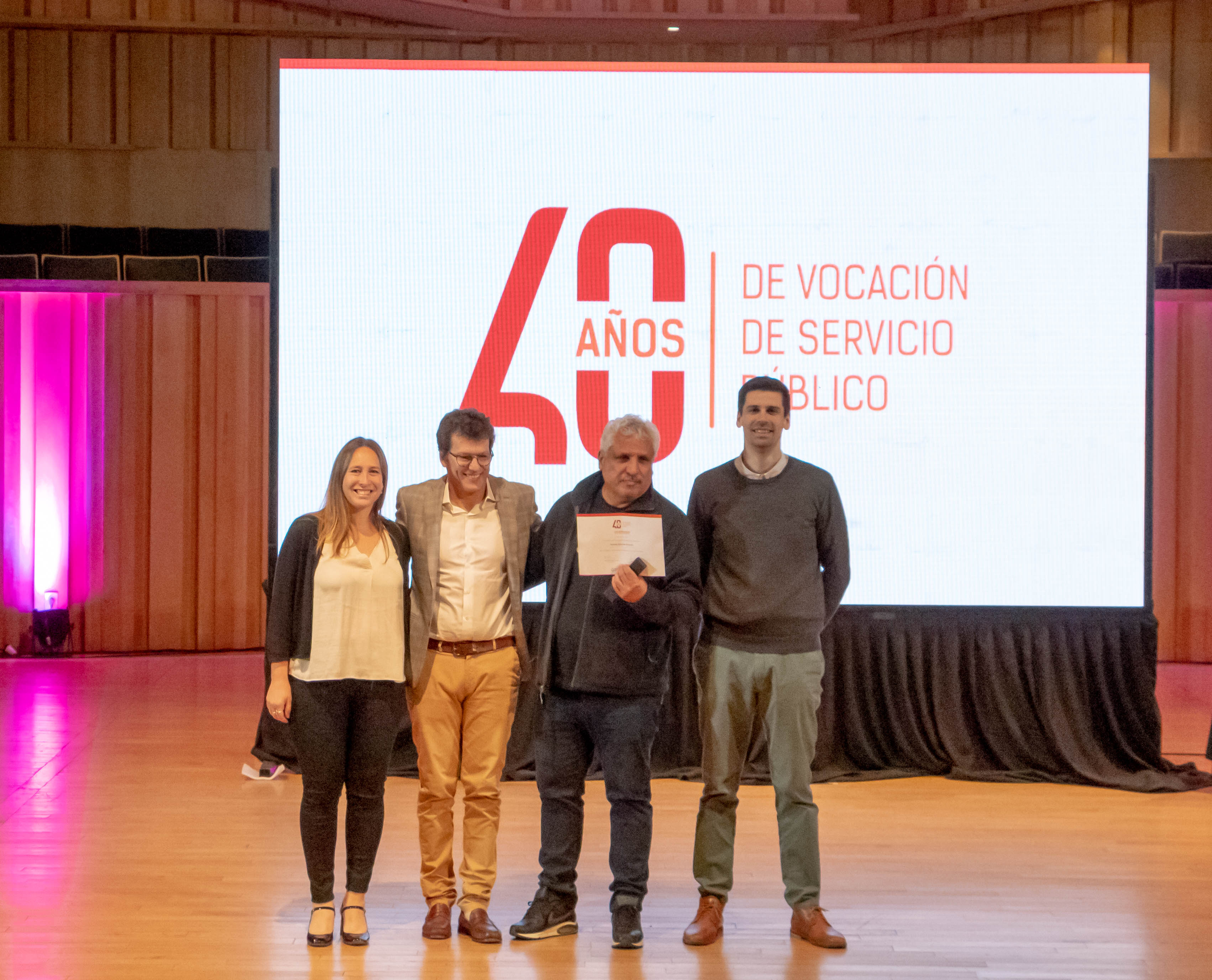 La Ciudad premió a sus trabajadores por sus 40 años de servicio en el Gobierno