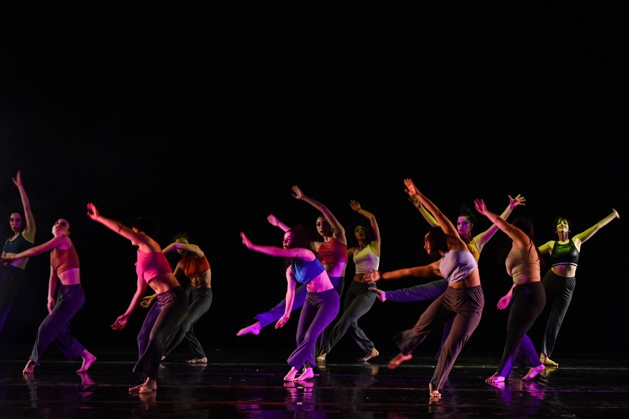 Se realiza el espectáculo de baile "Reencontrándonos" en el Anfiteatro del Parque Centenario