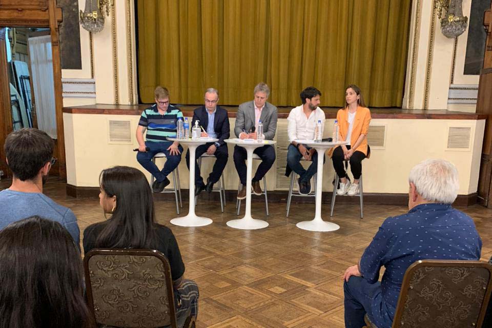 Reunión de vecinos y vecinas de Montserrat con Felipe