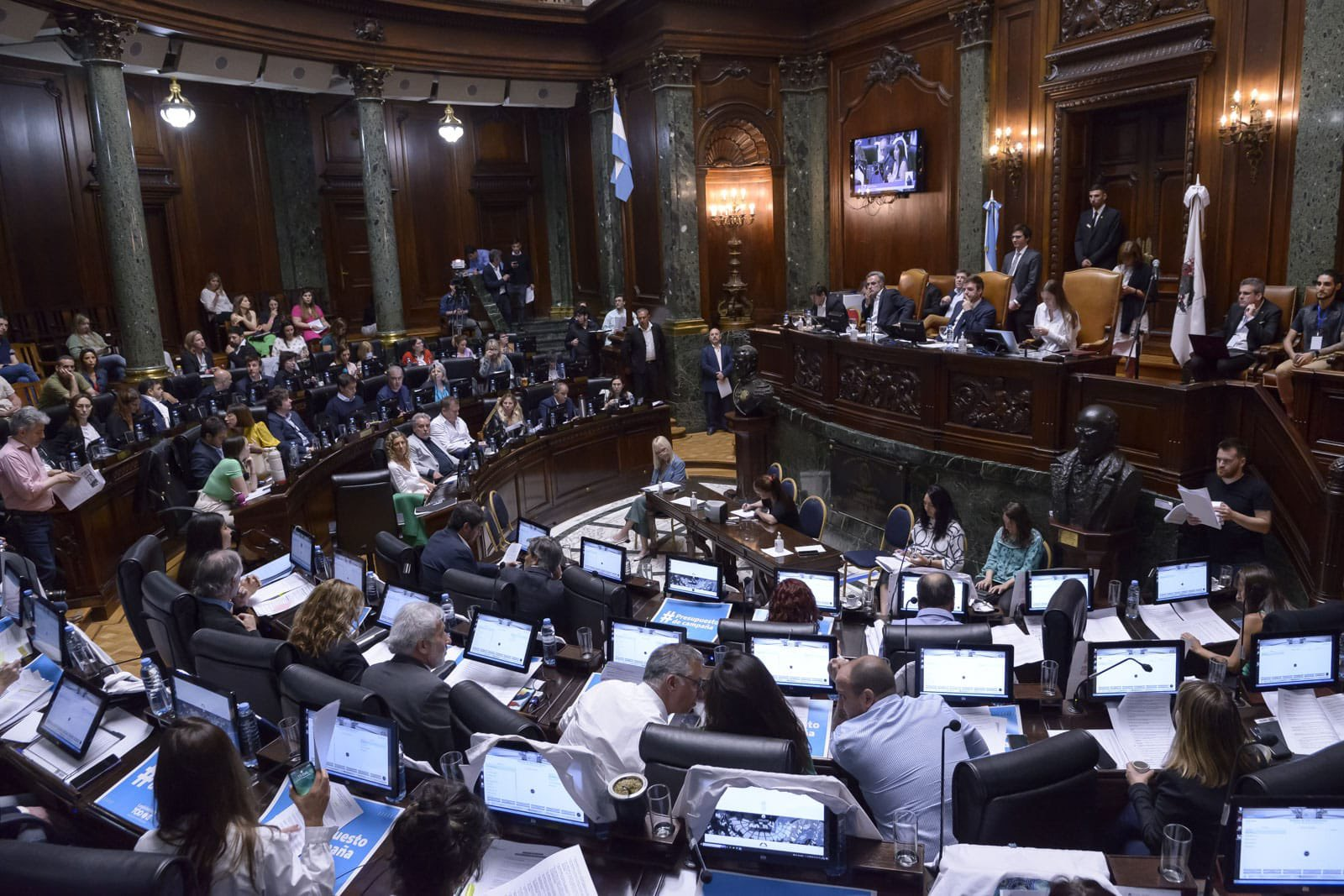 La Legislatura de la Ciudad aprobó el Presupuesto 2023 con Déficit Cero, sin aumento de impuestos y con una baja del peso de la deuda del 30%