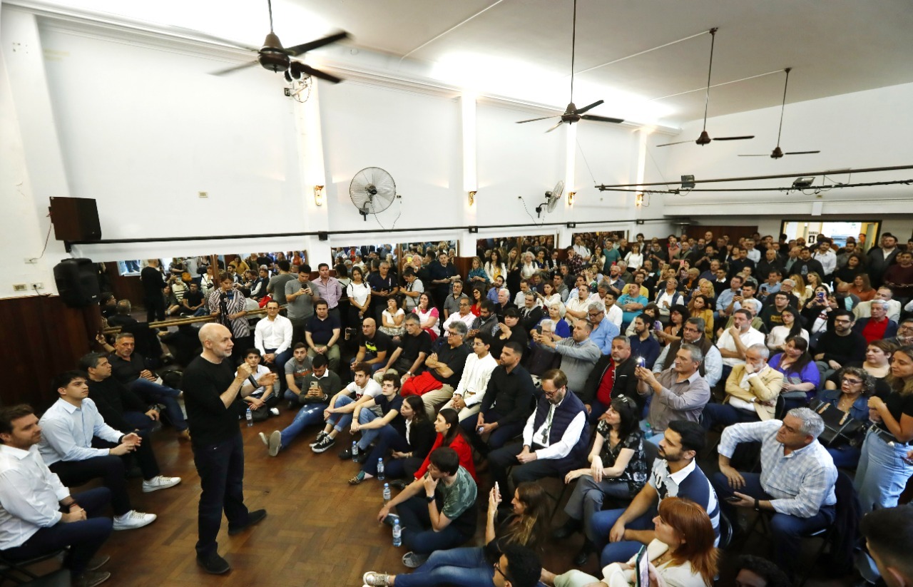 Rodríguez Larreta participó de un abrazo simbólico con quienes ingresan a la política en la Ciudad