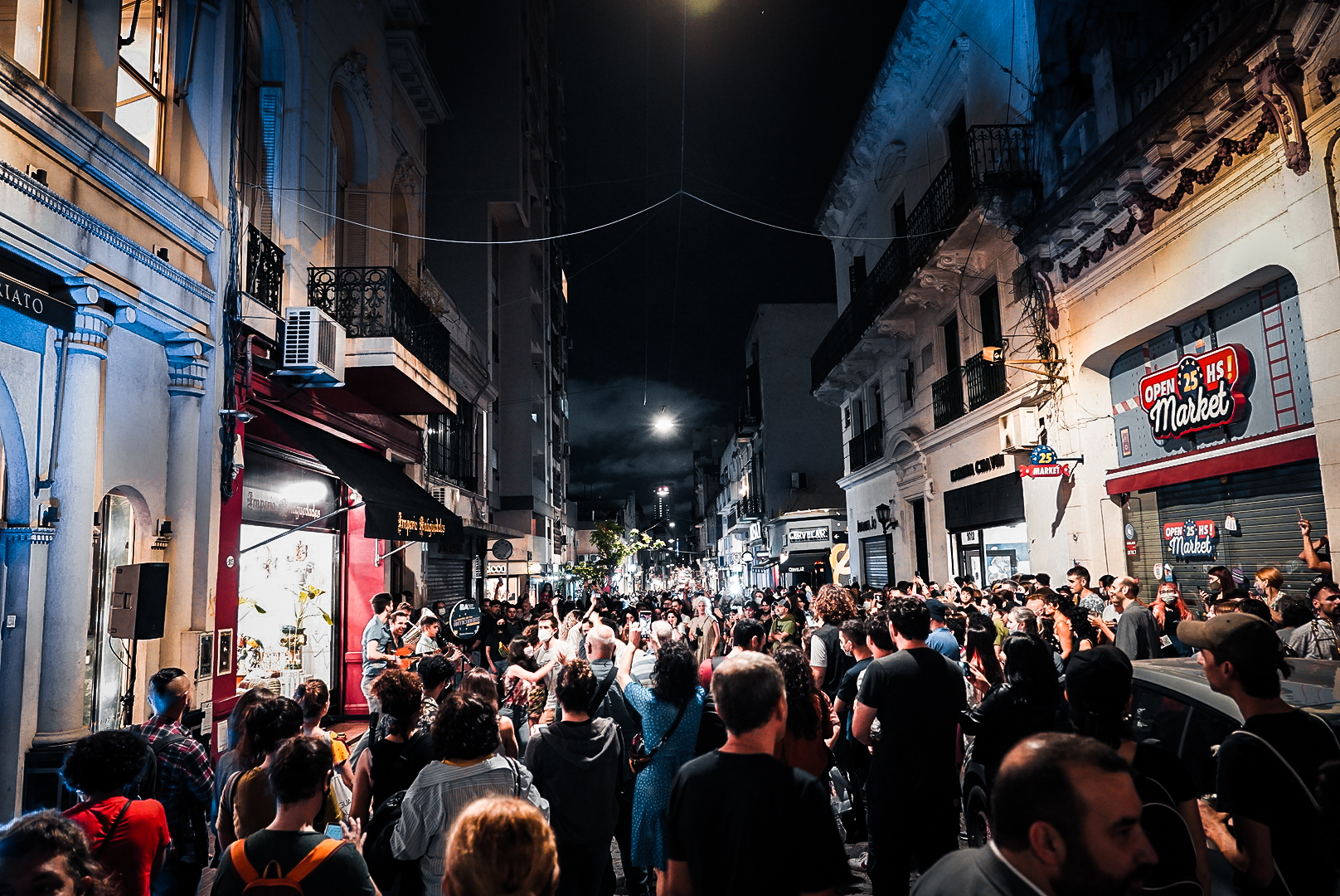 Se viene la Noche de los Anticuarios, con recorridos guiados, clases de baile y conciertos de jazz